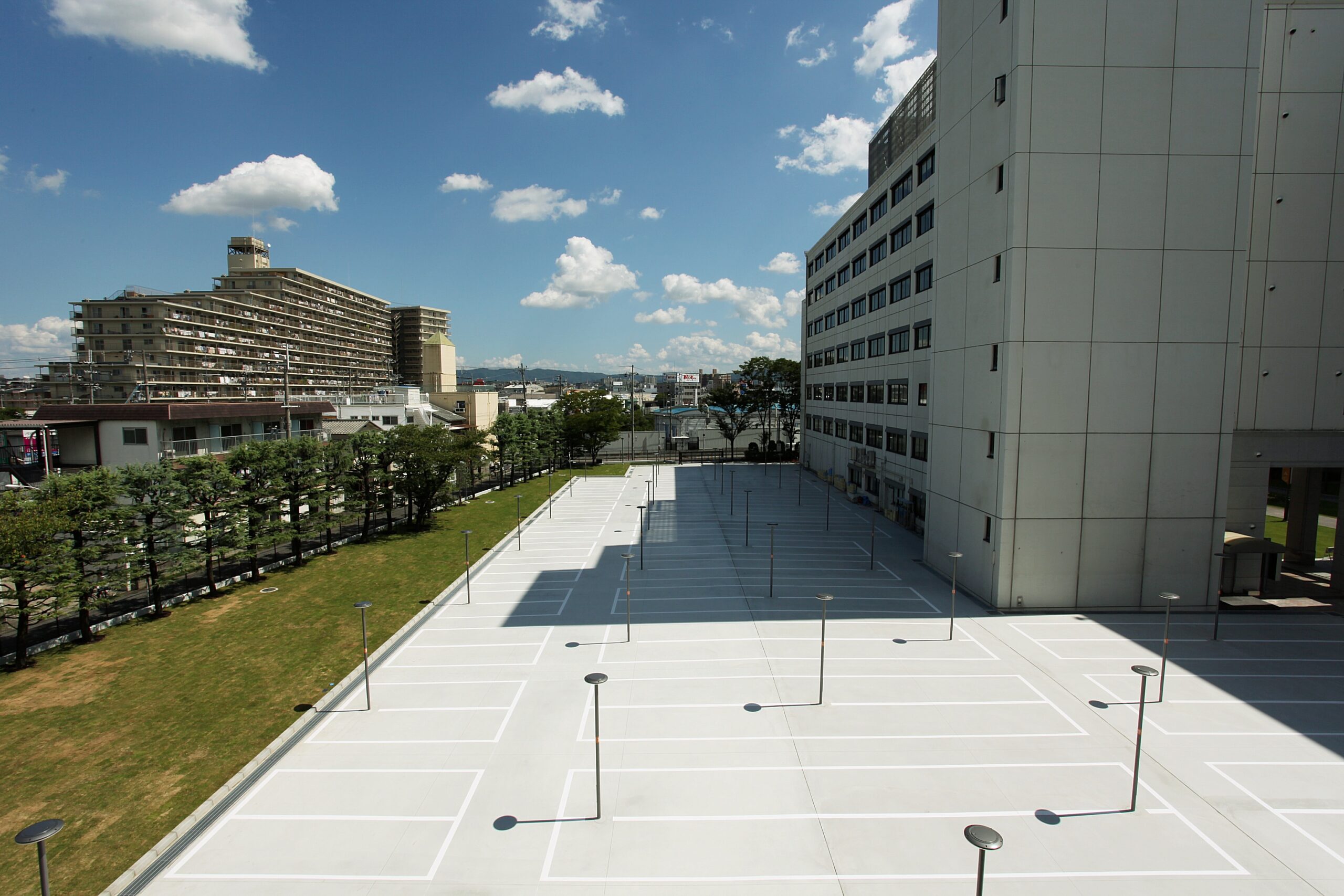 摂南大学寝屋川学舎１２号館北側 自転車置場等