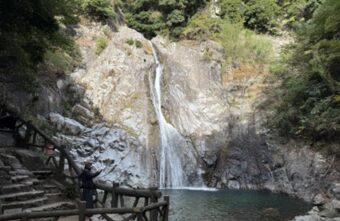 三ノ宮から歩いて行ける滝