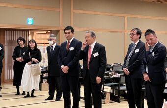 自己に目覚め、自己の道を進む